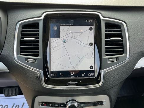 Used 2018 Volvo XC90 T6 Momentum w/ Convenience Package AWD/4WD image 18