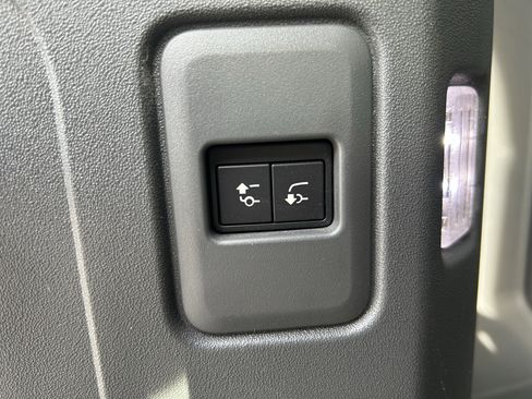 Used 2020 Land Rover Defender 110 HSE image 29