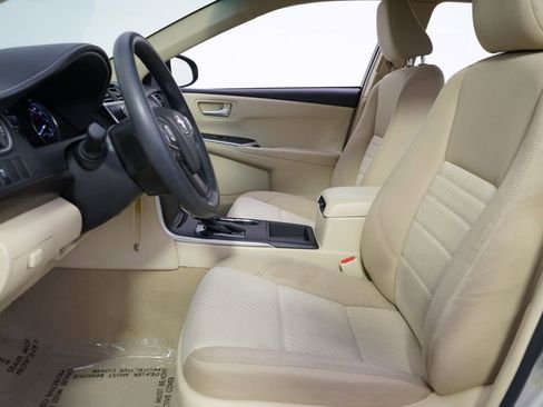 Used 2016 Toyota Camry LE FWD image 11