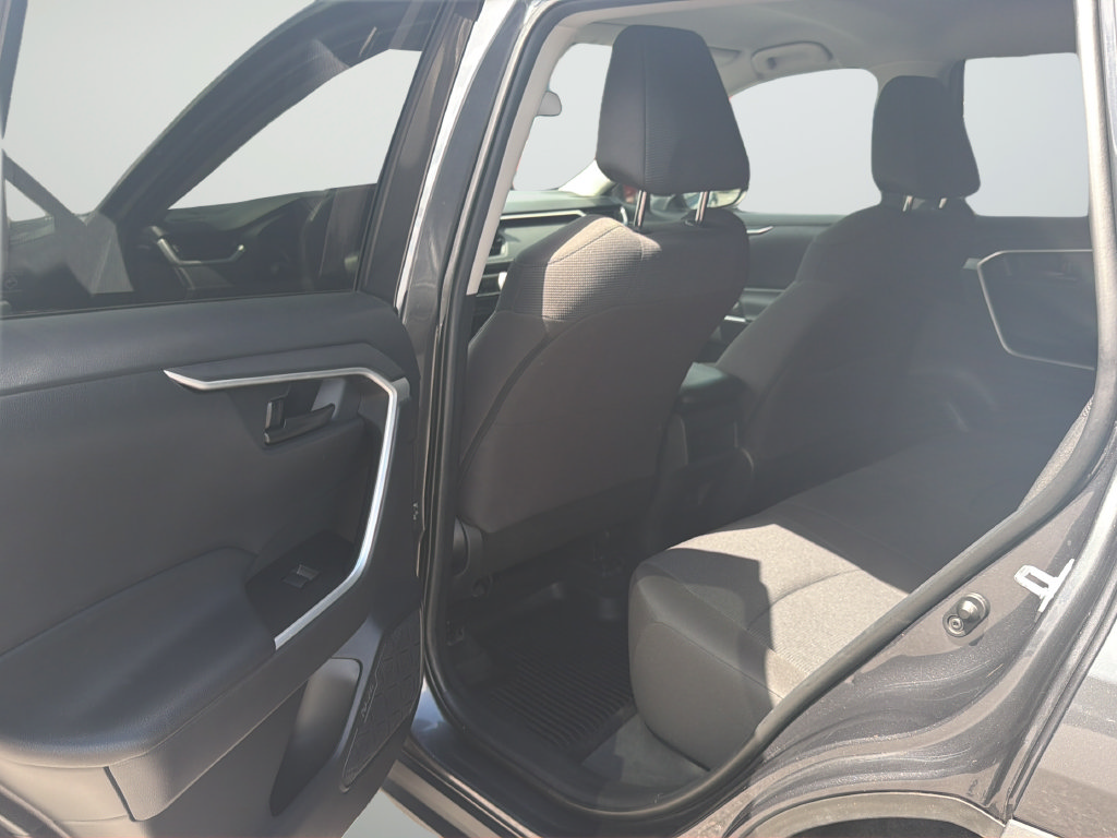Used 2021 Toyota RAV4 LE AWD/4WD image 31