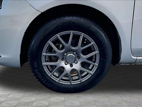 Used 2015 Nissan Versa SV FWD image 10