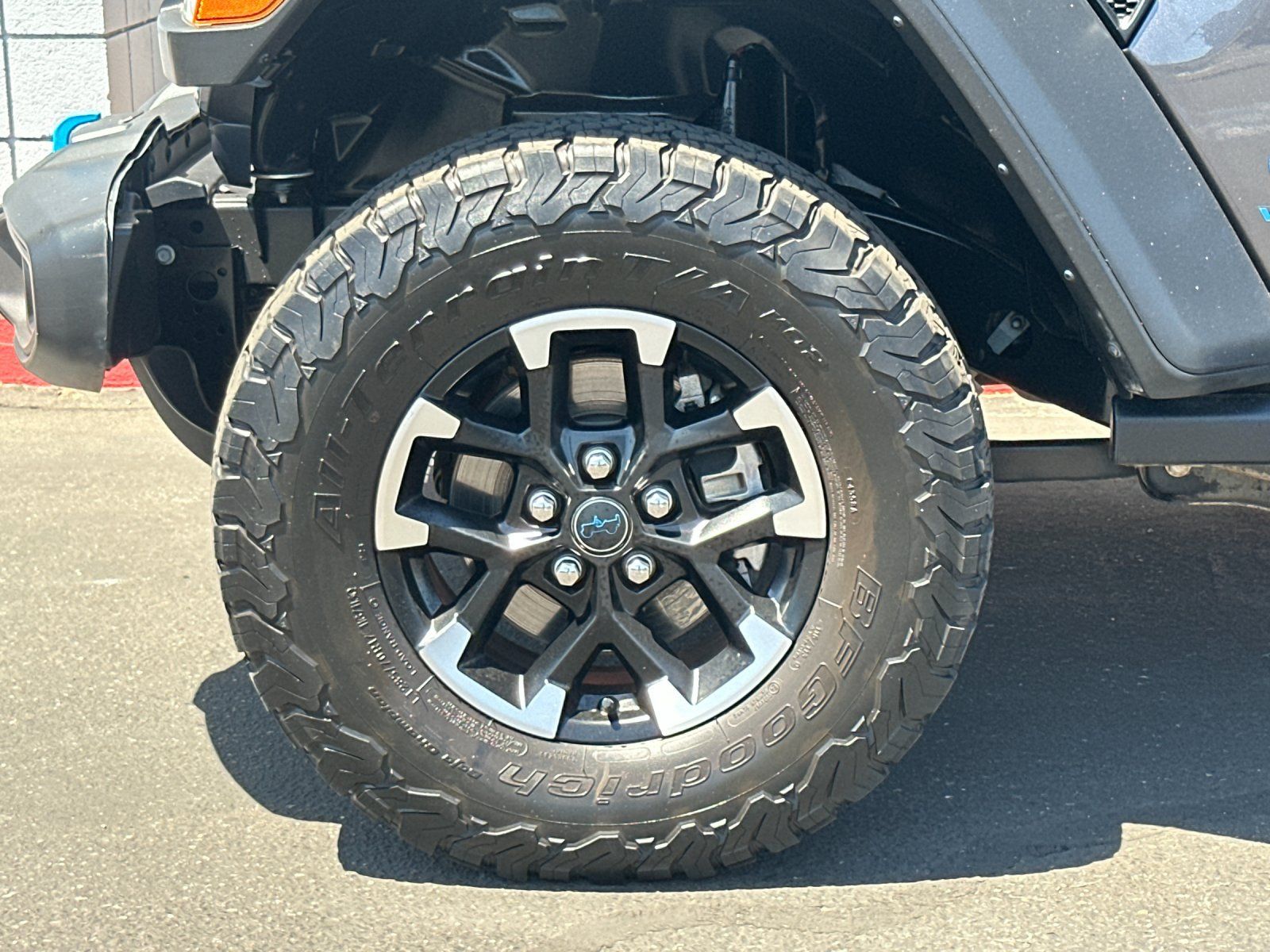 Used 2024 Jeep Wrangler Unlimited Rubicon 4xe AWD/4WD image 25