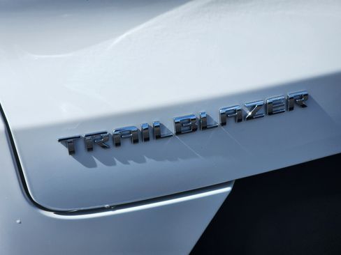 New 2025 Chevrolet TrailBlazer LT w/ Convenience Package FWD image 10