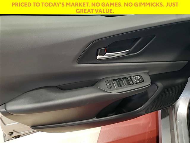 Used 2025 Toyota Prius XLE FWD image 4