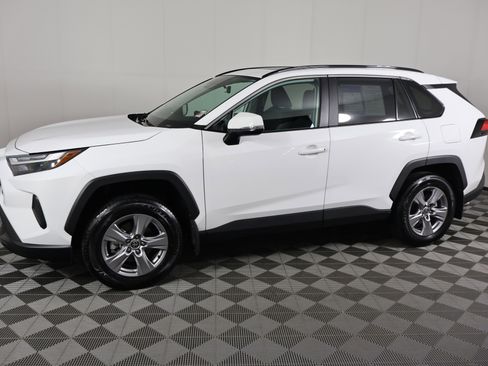 Used 2025 Toyota RAV4 XLE image 9