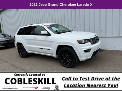 Used 2022 Jeep Grand Cherokee Laredo AWD/4WD image 2