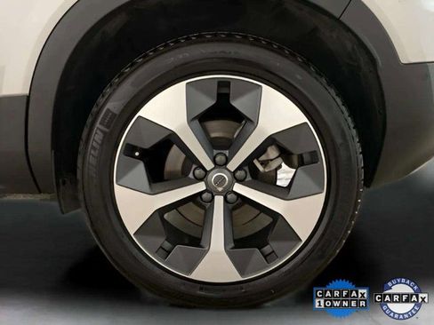 Used 2025 Volvo XC40 B5 Plus image 30
