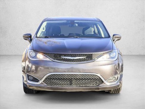 Used 2018 Chrysler Pacifica Touring Plus w/ Tire & Wheel Group image 2