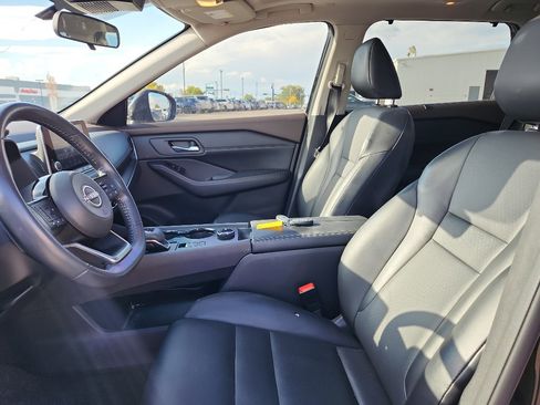 Used 2022 Nissan Rogue SV w/ SV Premium Package image 13