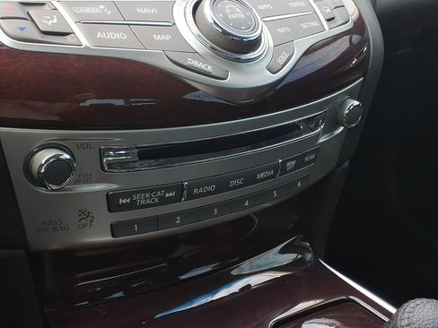 Used 2018 INFINITI Q70 Luxe w/ Proactive Package RWD image 18