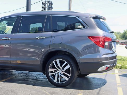 Used 2017 Honda Pilot Touring image 12