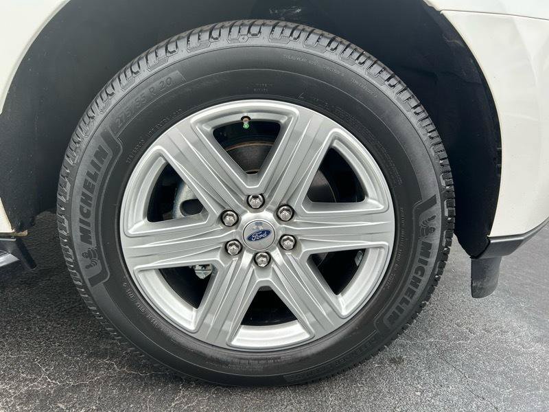 Used 2020 Ford Expedition XLT w/ Equipment Group 202A AWD/4WD image 38