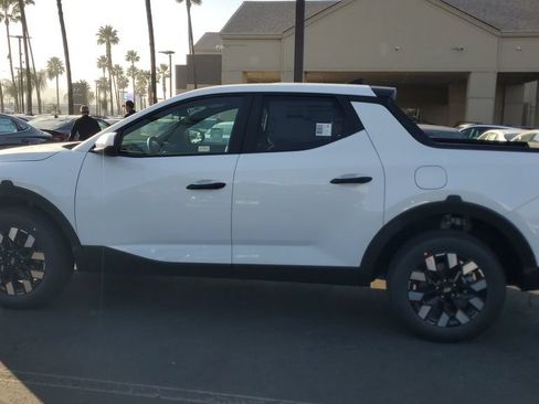 Used 2026 Hyundai Santa Cruz SE FWD image 8