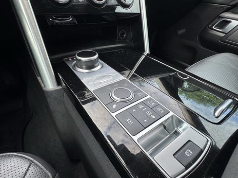 Used 2017 Land Rover Discovery HSE image 26