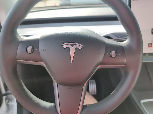 Used 2022 Tesla Model Y Performance image 9