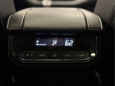 Used 2023 Toyota Highlander XLE AWD/4WD image 26