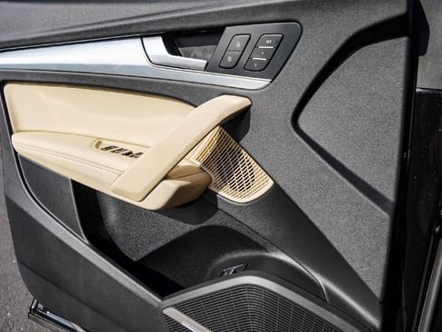 Certified 2025 Audi Q5 2.0T Premium Plus image 22