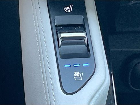 Used 2024 Kia Telluride EX w/ EX Captain's Chair Package AWD/4WD image 21