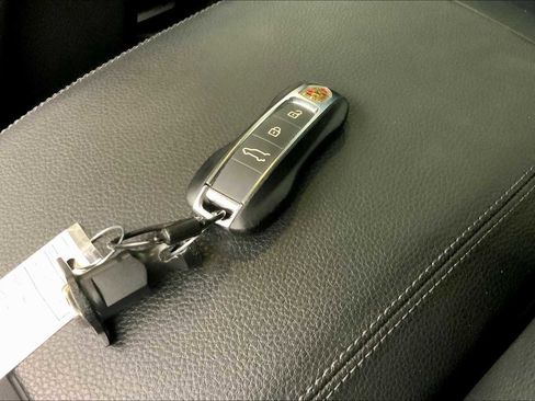 Used 2024 Porsche Cayenne image 39