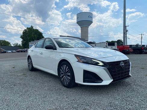 Used 2025 Nissan Altima 2.5 SV FWD image 1