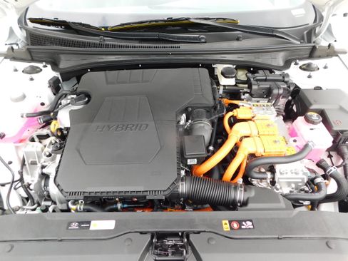 New 2025 Hyundai Elantra SEL image 13