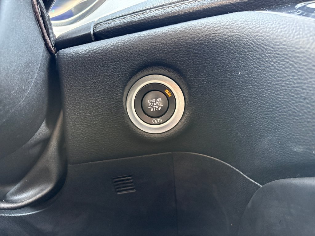 Used 2024 Chrysler Pacifica Premium FWD image 31