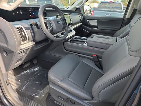 New 2025 Ford Expedition Active image 10