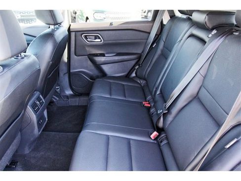 Used 2021 Nissan Rogue SV w/ Premium Package image 12