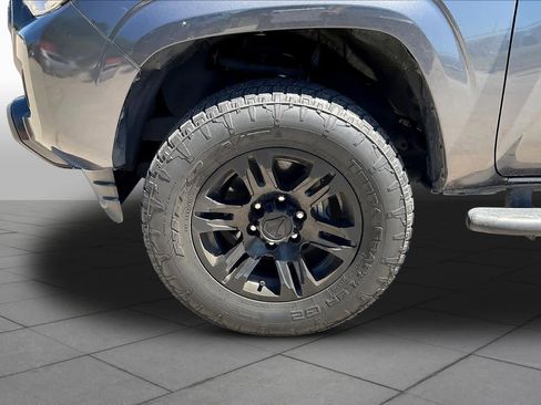 Used 2022 Toyota Tacoma SR w/ SR Convenience Package image 10