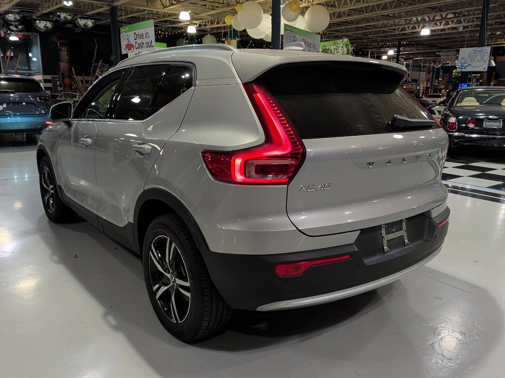 Used 2023 Volvo XC40 B5 Plus AWD/4WD image 9