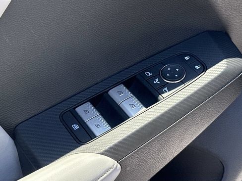 Used 2025 Mitsubishi Outlander AWD image 15