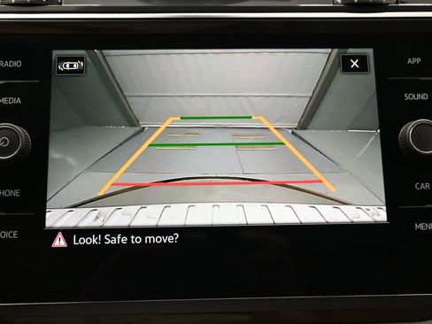 Used 2022 Volkswagen Tiguan SE image 21