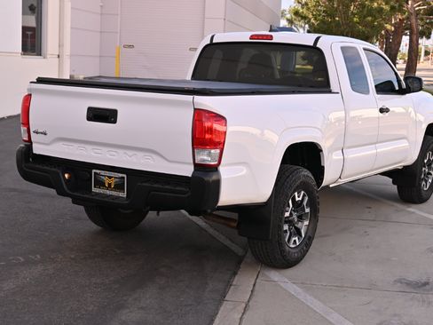 Used 2017 Toyota Tacoma SR AWD/4WD image 7