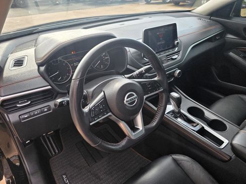 Used 2022 Nissan Altima 2.5 SR w/ Midnight Edition Package FWD image 12