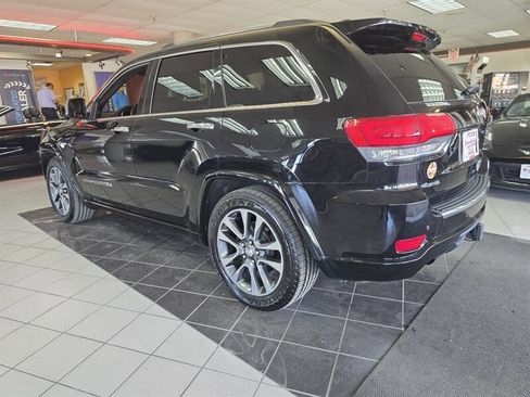 Used 2017 Jeep Grand Cherokee Overland image 6