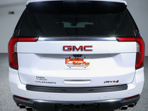 Used 2025 GMC Yukon AT4 w/ AT4 Premium Plus Package AWD/4WD image 8