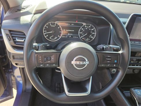 Used 2023 Nissan Rogue SV image 18