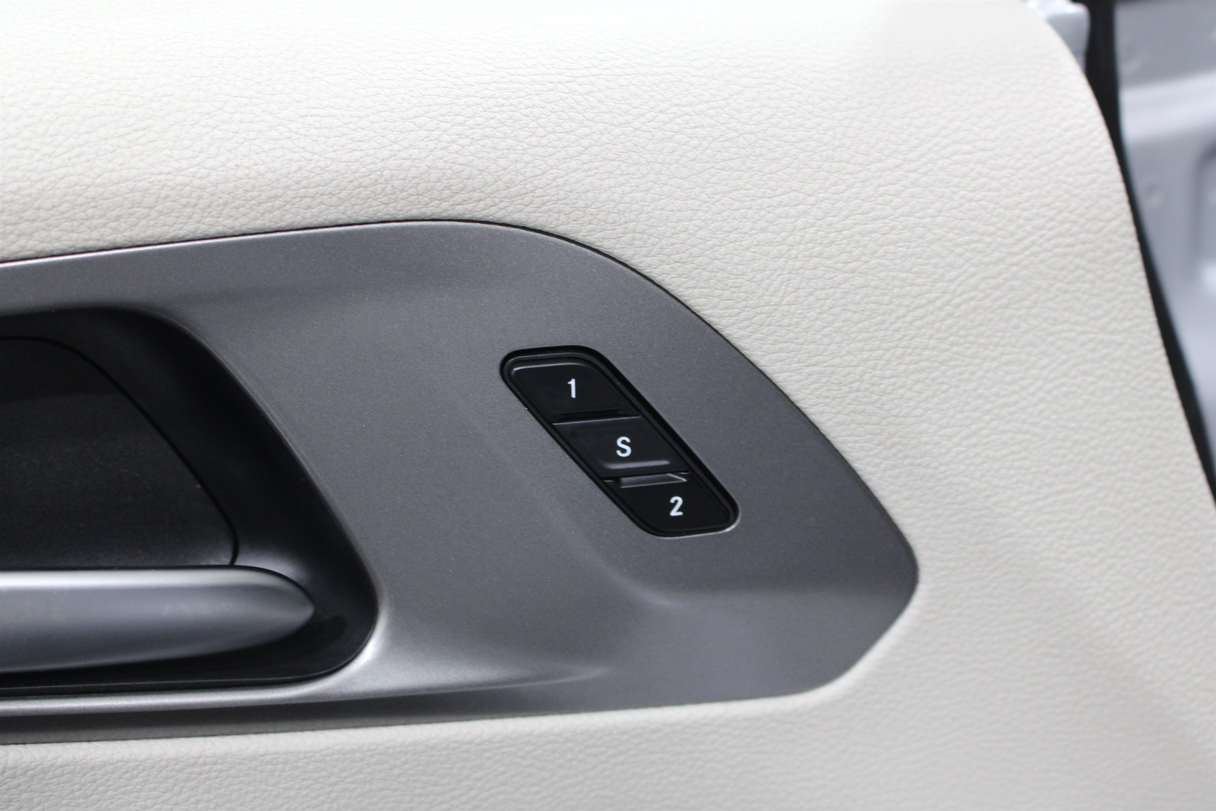 Used 2023 Chrysler Pacifica Touring-L FWD image 8