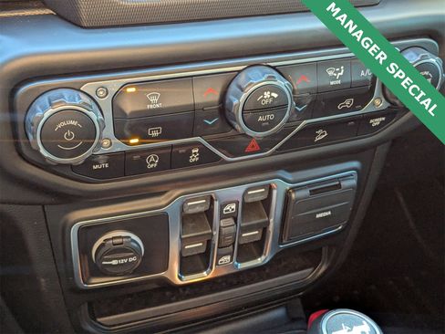 Used 2020 Jeep Wrangler Unlimited Sahara image 23