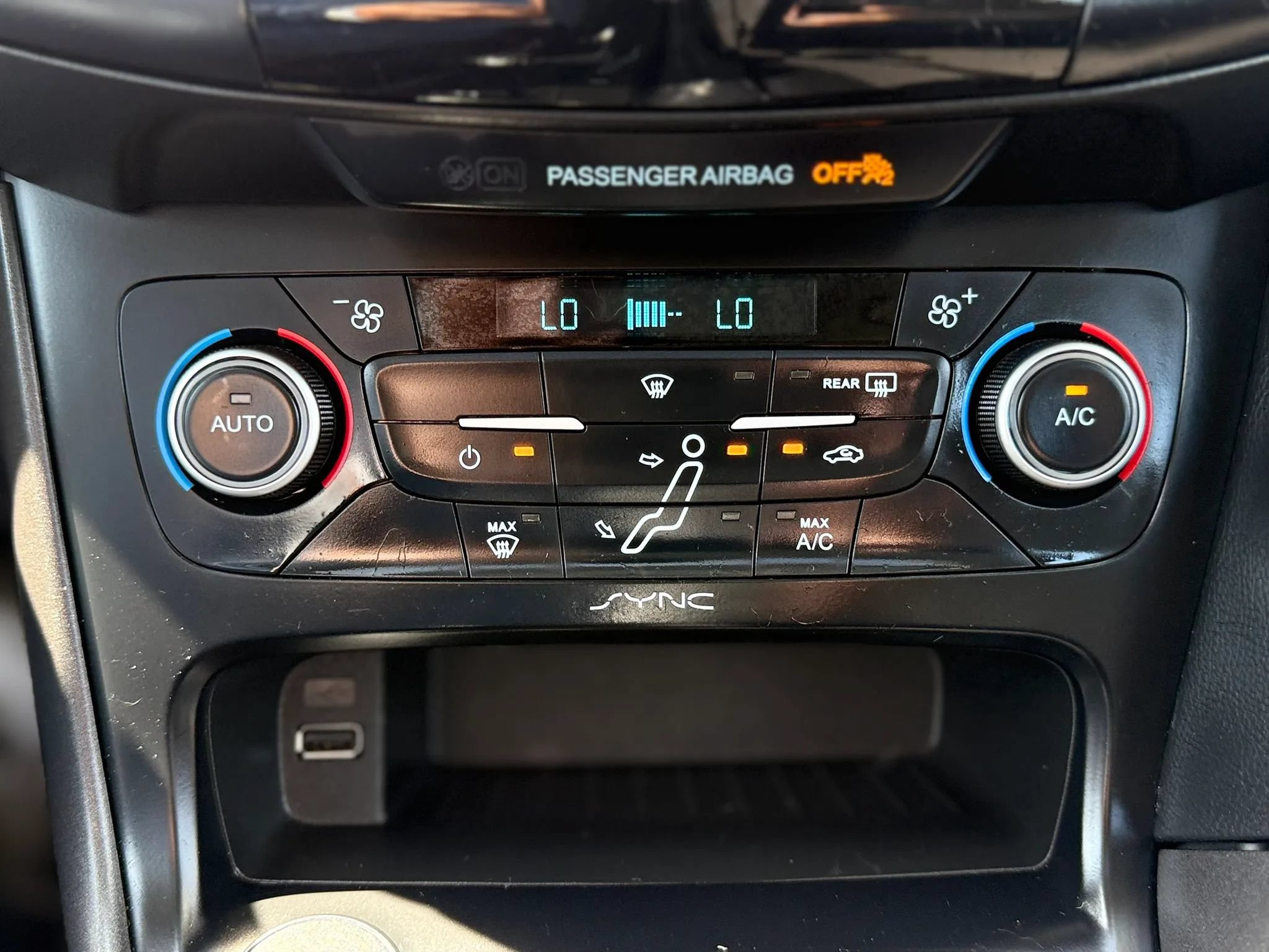 Used 2018 Ford Focus SEL FWD image 25