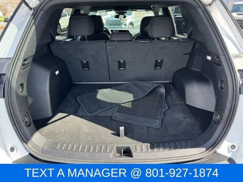 Used 2025 Chevrolet Equinox LT AWD/4WD image 11