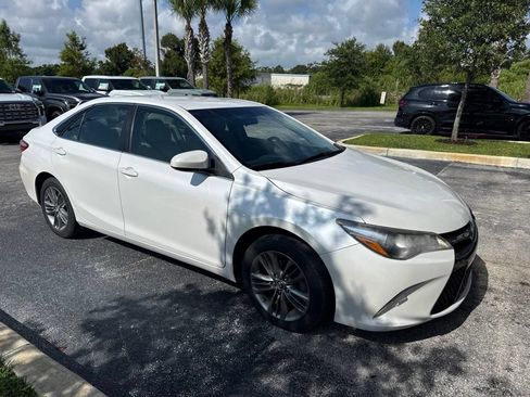 Used 2017 Toyota Camry SE FWD image 2