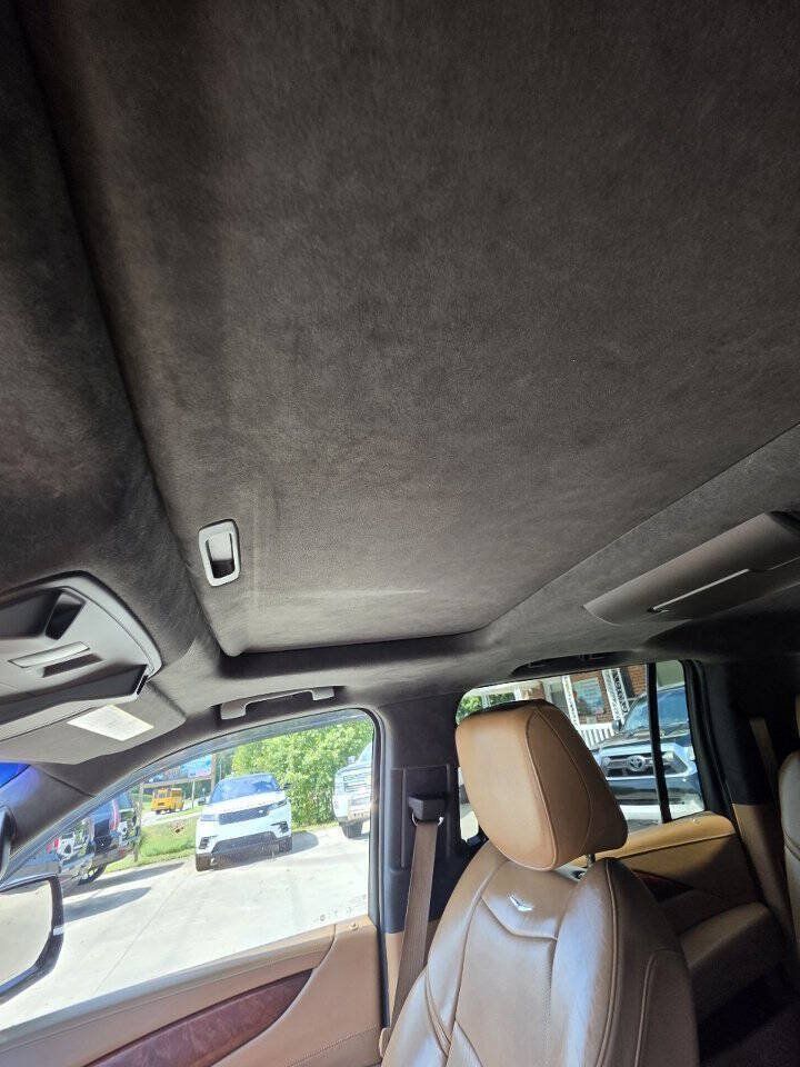 Used 2017 Cadillac Escalade ESV Platinum AWD/4WD image 21