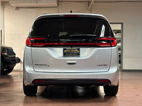New 2026 Chrysler Pacifica Limited w/ Uconnect Theater Family Group image 4