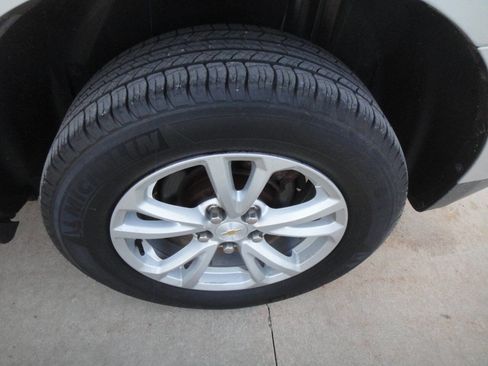 Used 2017 Chevrolet Equinox LS image 27