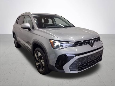 New 2025 Volkswagen Taos SE image 5