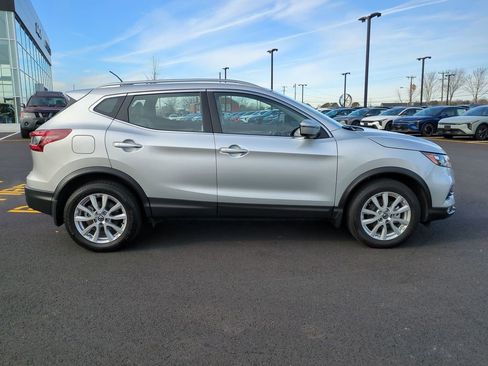 Used 2022 Nissan Rogue Sport SV w/ Technology Package image 3