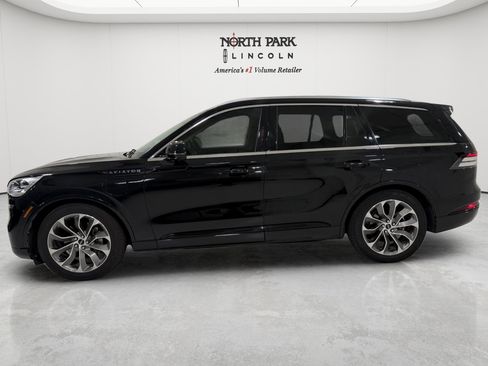 Used 2021 Lincoln Aviator Grand Touring w/ Equipment Group 302A AWD/4WD image 2