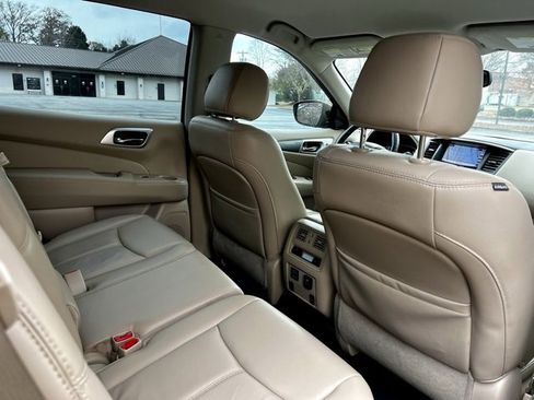 Used 2018 Nissan Pathfinder SL image 21