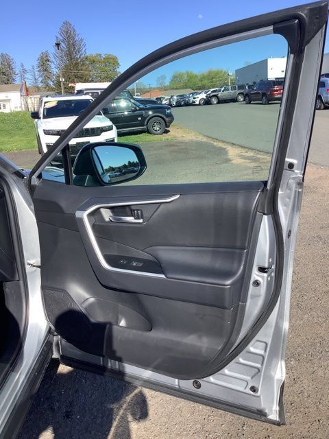 Used 2025 Toyota RAV4 XLE AWD/4WD image 17